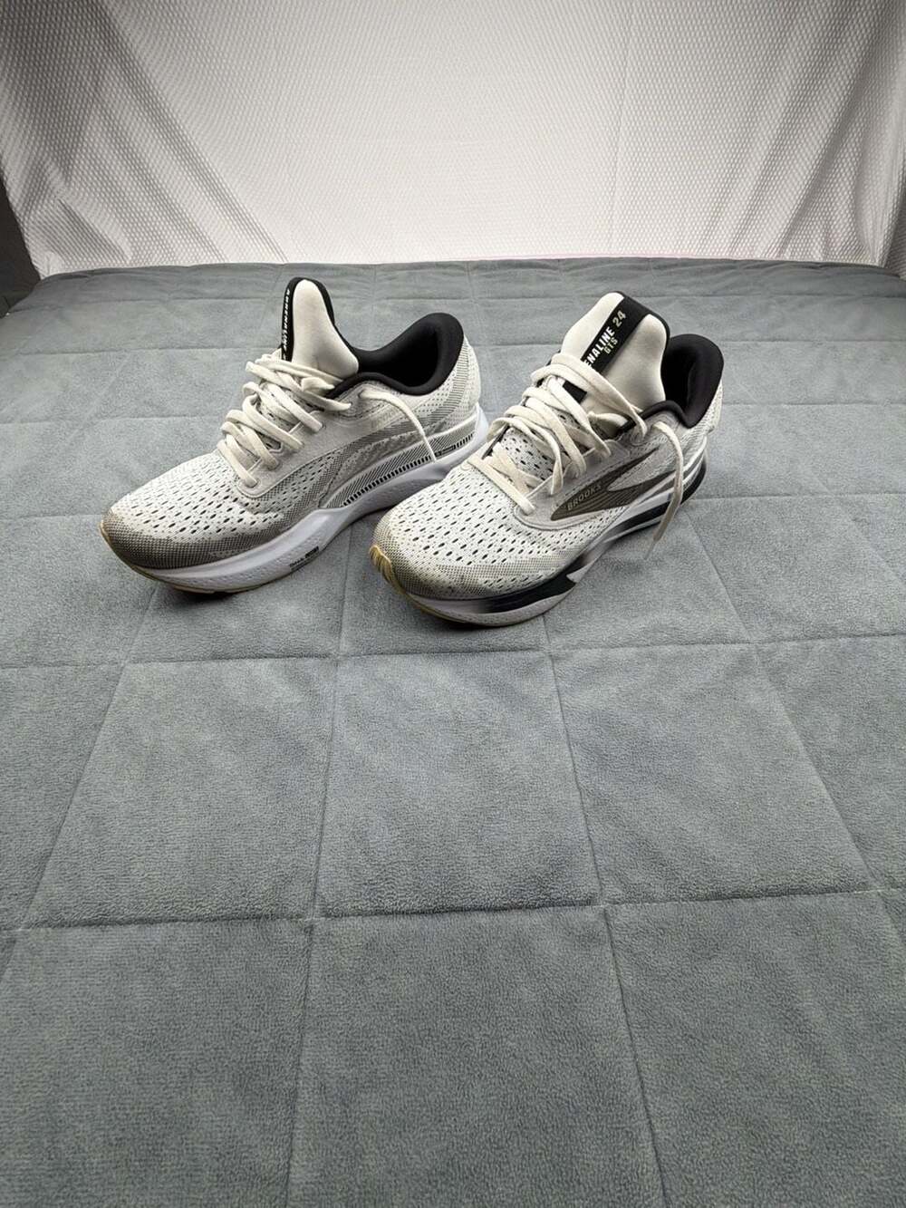 Brooks Adrenaline GTS 24 Women's Running Shoes Size 9 White/Black - Picture 2 of 10